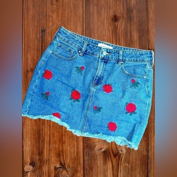 PACSUN Women’s Size 28 Embroidered Medium Wash Denim Mini Skirt • Raw Edge Hem - Picture 5 of 15
